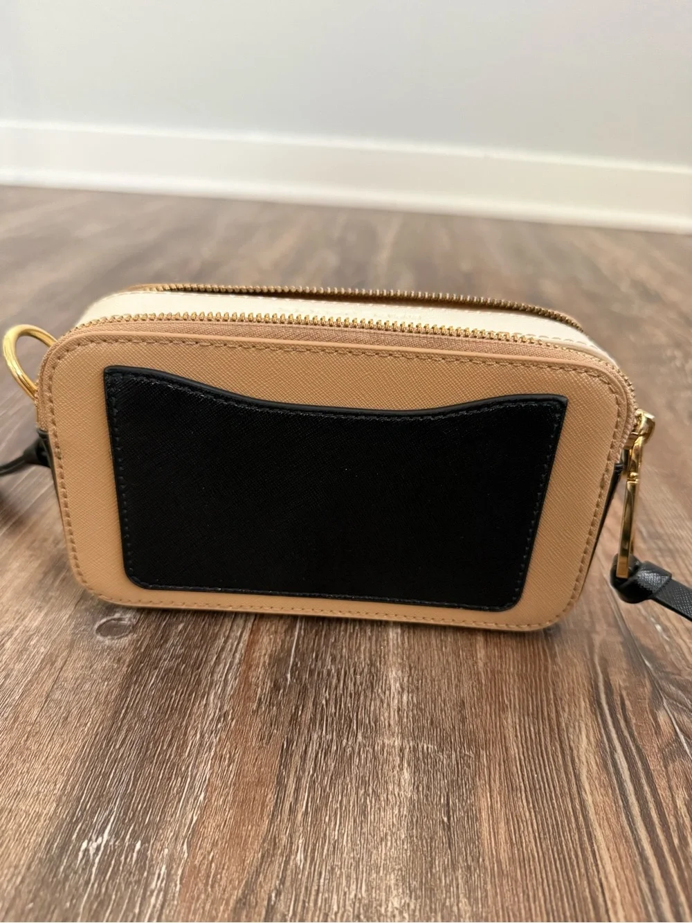 Marc Jacobs beige leather